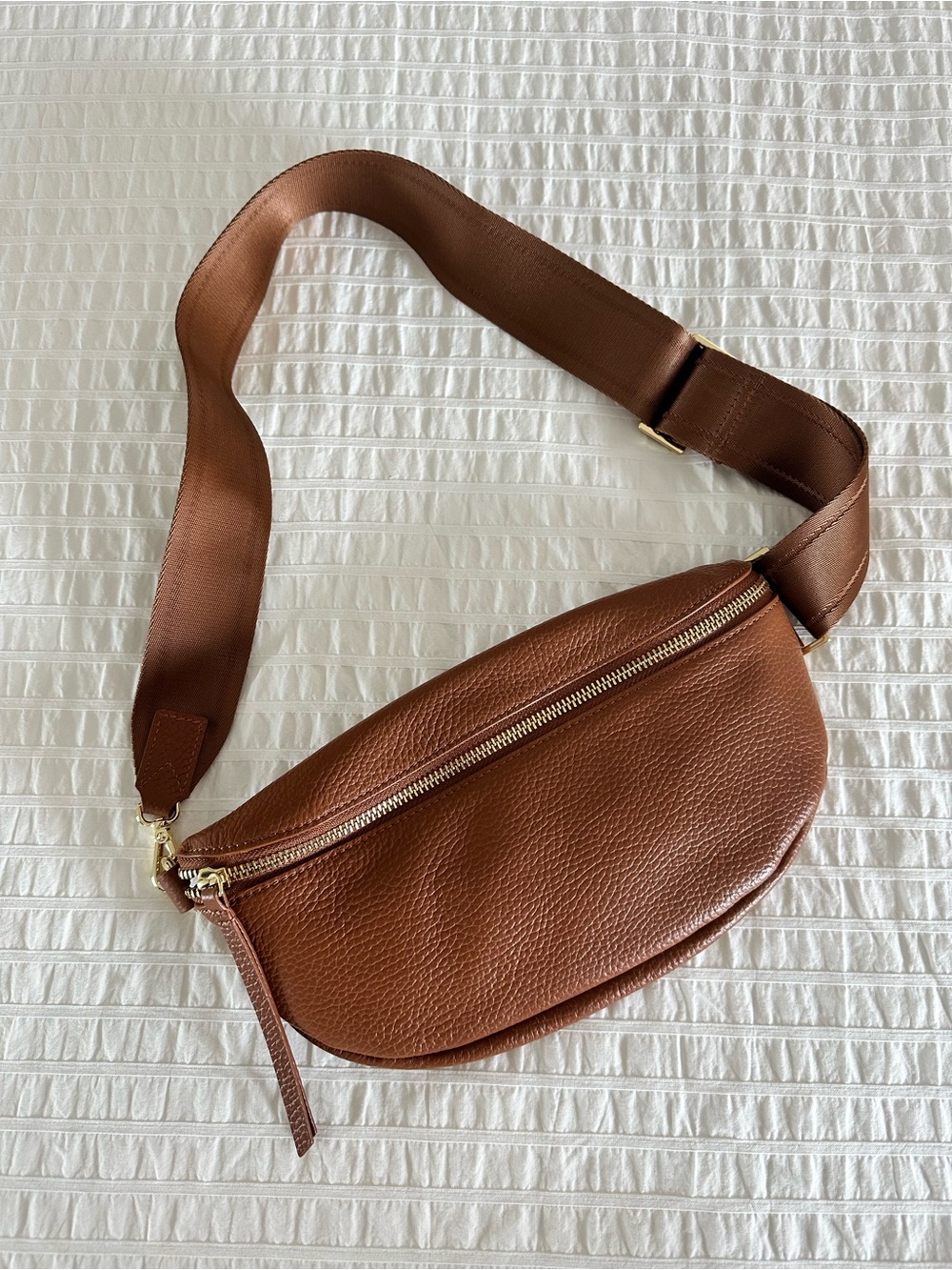 Quince Sling Bag - Picture 5 of 5